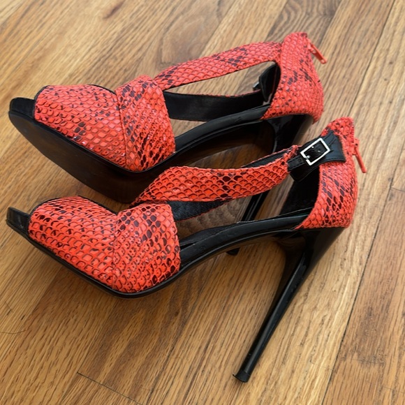 Snake print high heels - Picture 2 of 5